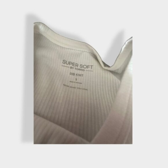 NWT torrid Super Soft Ribbed Crew Neck Tee 1X - Picture 4 of 8